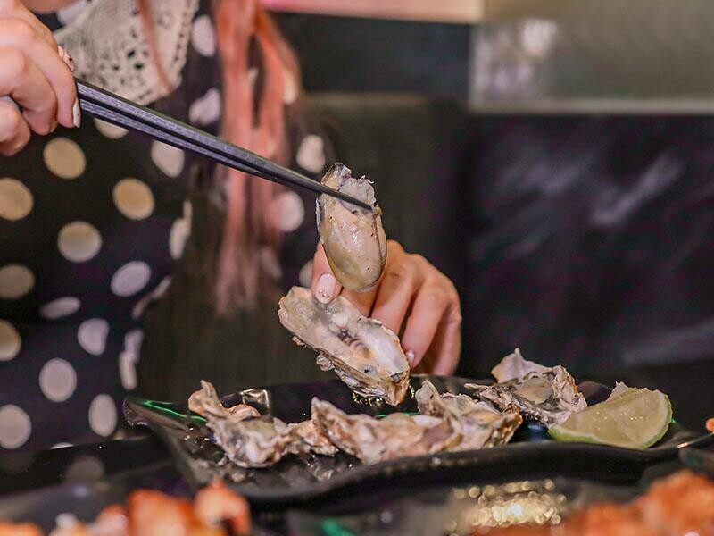 興南夜市宵夜推薦,亂烤串燒30元起超平價,中和美食推薦。