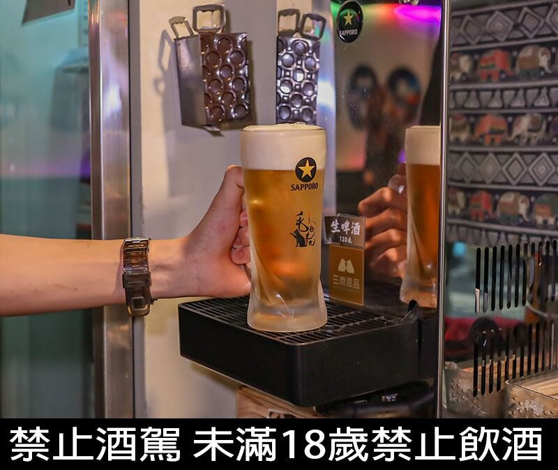 興南夜市宵夜推薦,亂烤串燒30元起超平價,中和美食推薦。