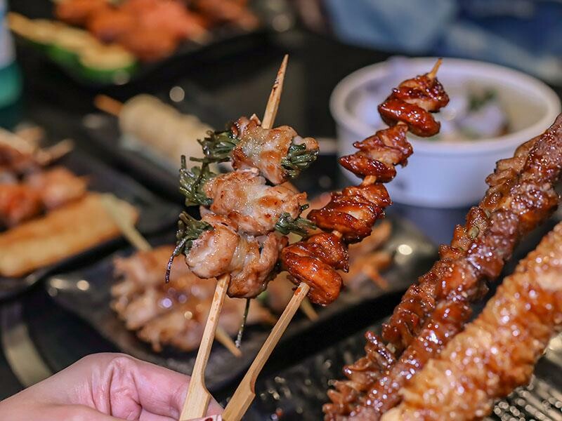 興南夜市宵夜推薦,亂烤串燒30元起超平價,中和美食推薦。