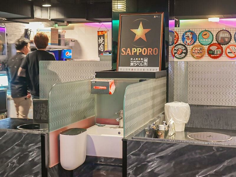 興南夜市宵夜推薦,亂烤串燒30元起超平價,中和美食推薦。