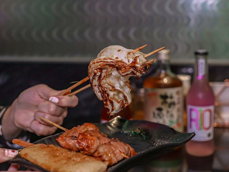 興南夜市宵夜推薦,亂烤串燒30元起超平價,中和美食推薦。