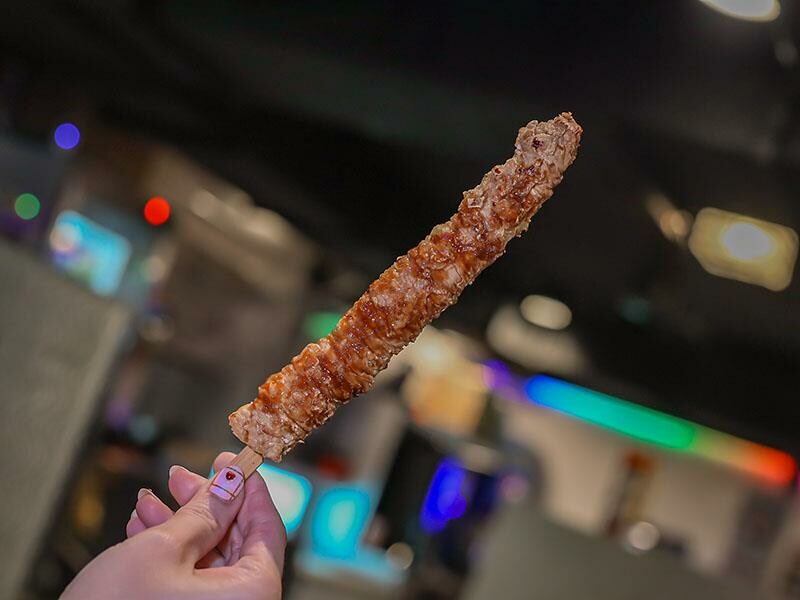 興南夜市宵夜推薦,亂烤串燒30元起超平價,中和美食推薦。