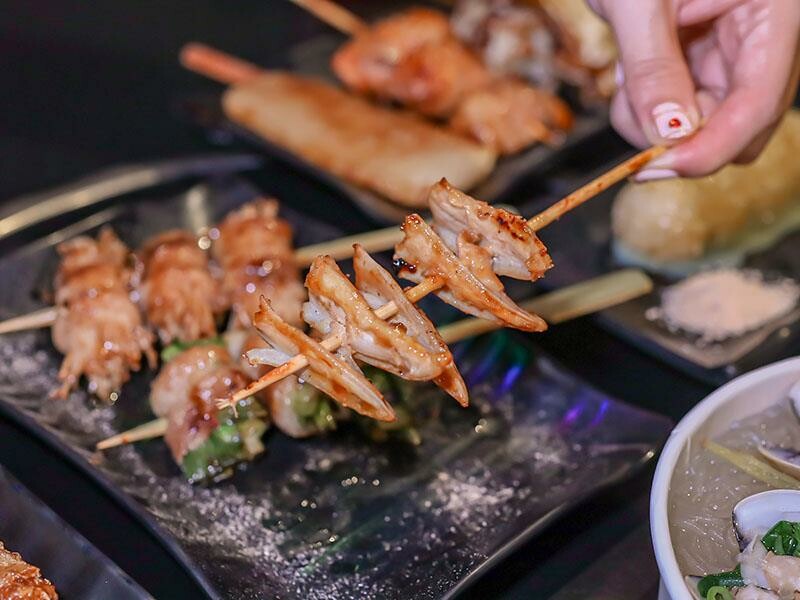 興南夜市宵夜推薦,亂烤串燒30元起超平價,中和美食推薦。