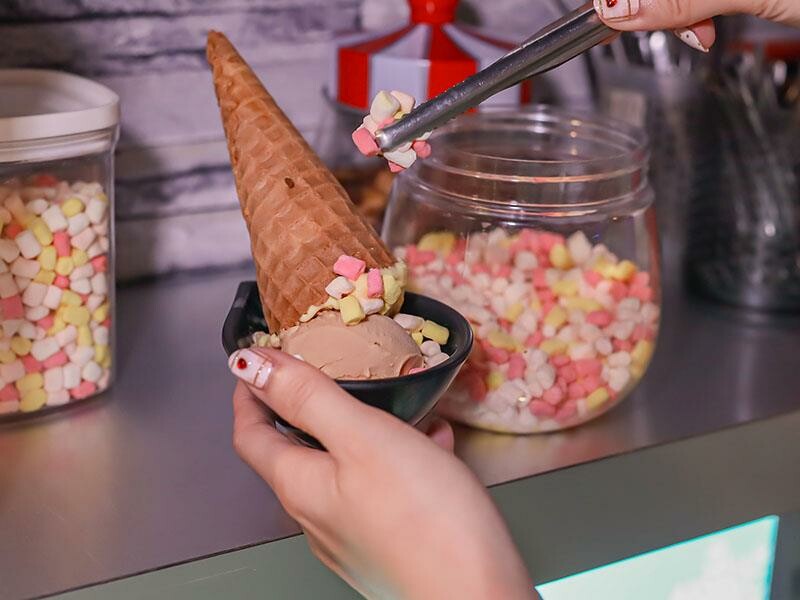 興南夜市宵夜推薦,亂烤串燒30元起超平價,中和美食推薦。