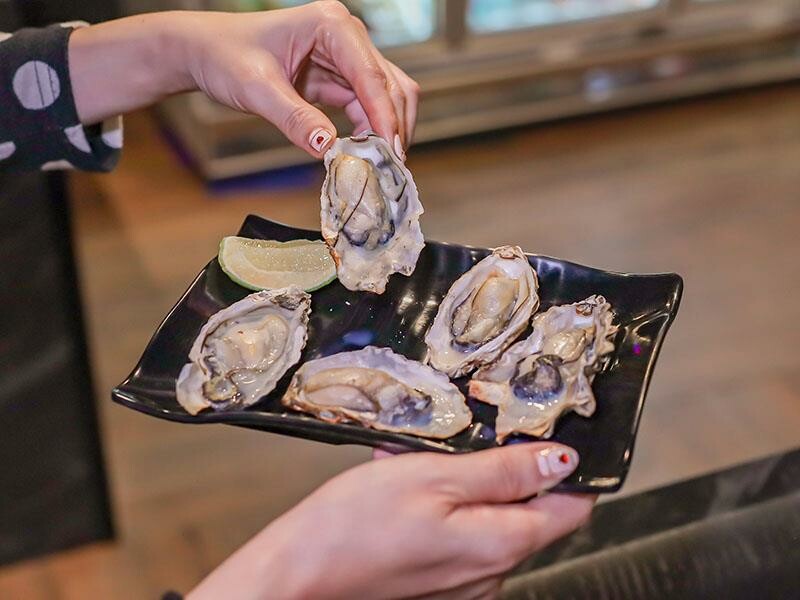 興南夜市宵夜推薦,亂烤串燒30元起超平價,中和美食推薦。