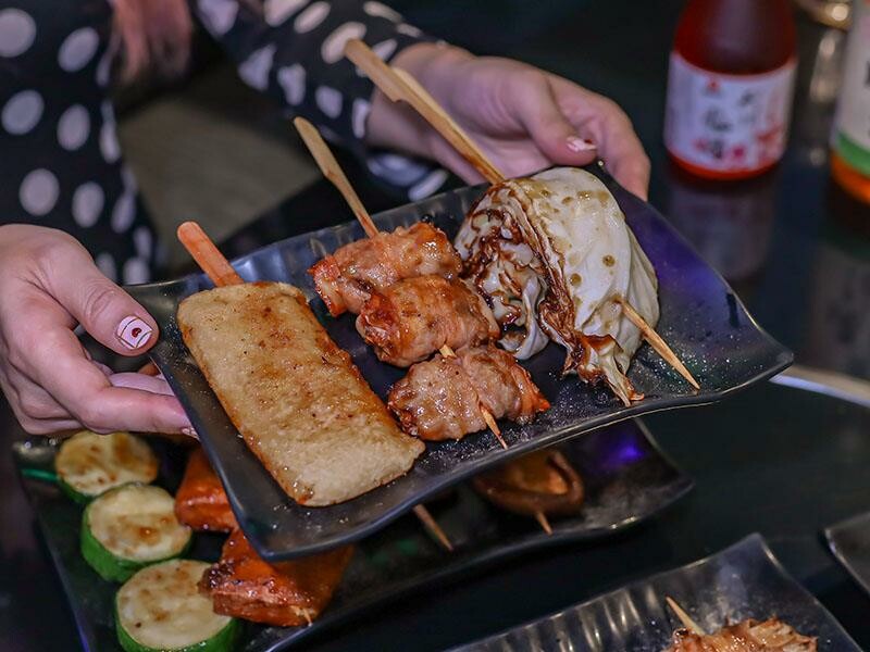 興南夜市宵夜推薦,亂烤串燒30元起超平價,中和美食推薦。