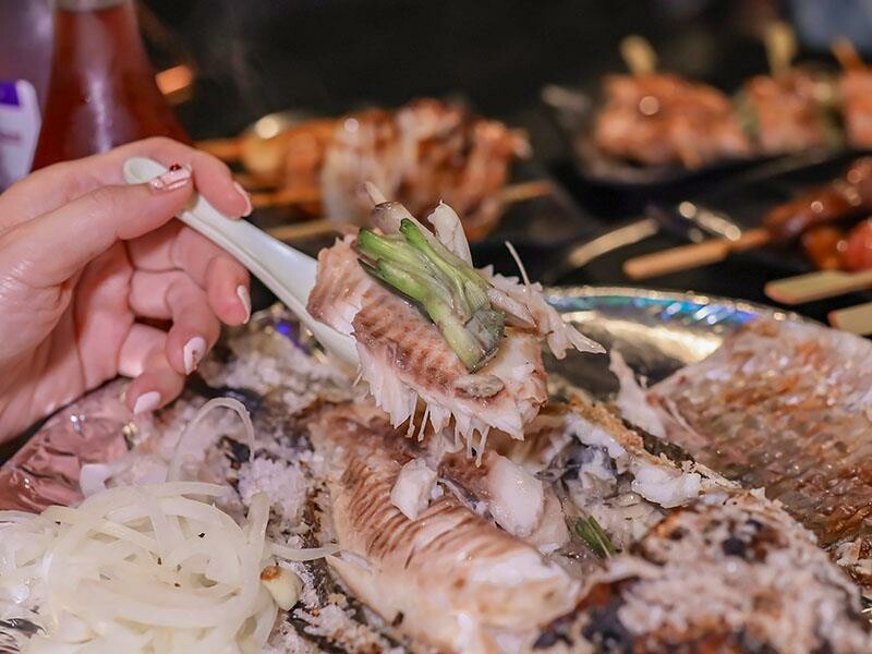 興南夜市宵夜推薦,亂烤串燒30元起超平價,中和美食推薦。