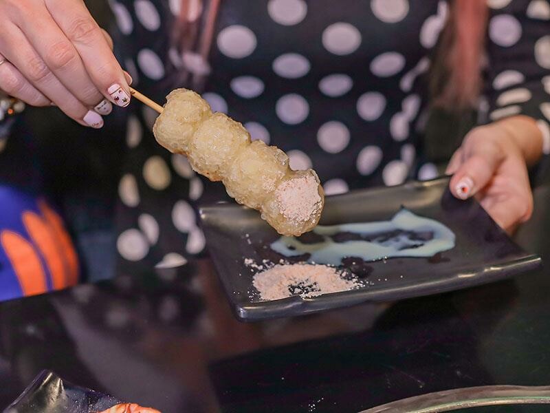 興南夜市宵夜推薦,亂烤串燒30元起超平價,中和美食推薦。