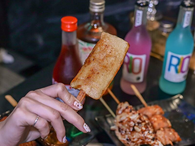 興南夜市宵夜推薦,亂烤串燒30元起超平價,中和美食推薦。