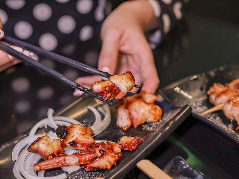 興南夜市宵夜推薦,亂烤串燒30元起超平價,中和美食推薦。