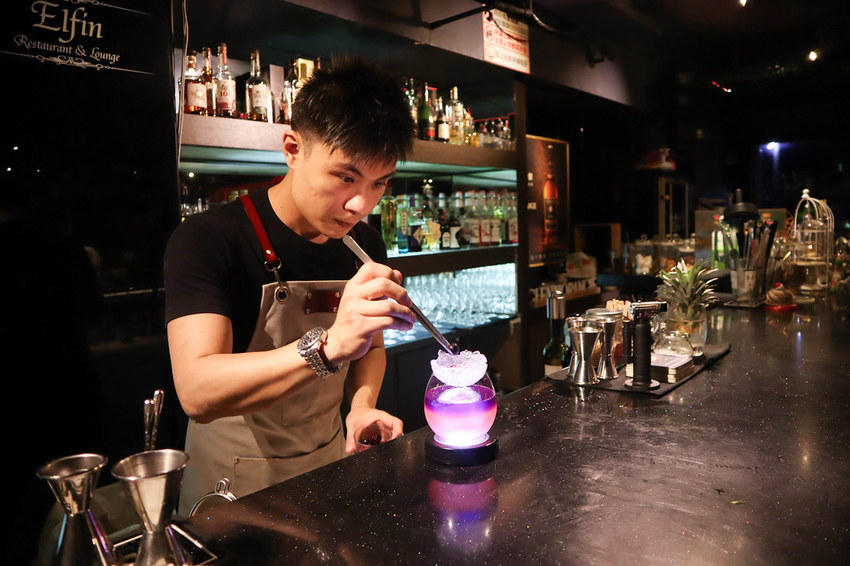 Elfin Restaurant & Lounge (133)