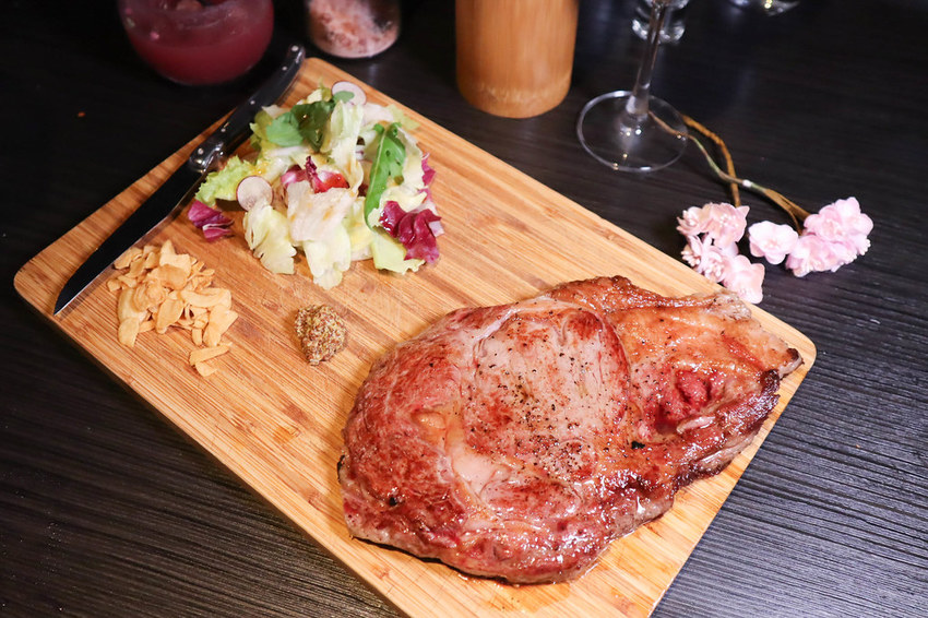 Elfin Restaurant & Lounge (104)