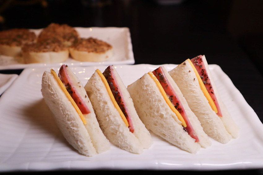 Elfin Restaurant & Lounge (24)