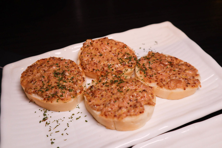 Elfin Restaurant & Lounge (27)