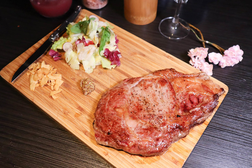 Elfin Restaurant & Lounge (102)