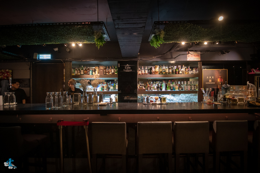 台北東區餐酒館》Elfin Restaurant & Lounge - 精靈魔幻調酒 好友小酌相聚 情人甜蜜浪漫時光 - 時空幻境 凌雲江海清