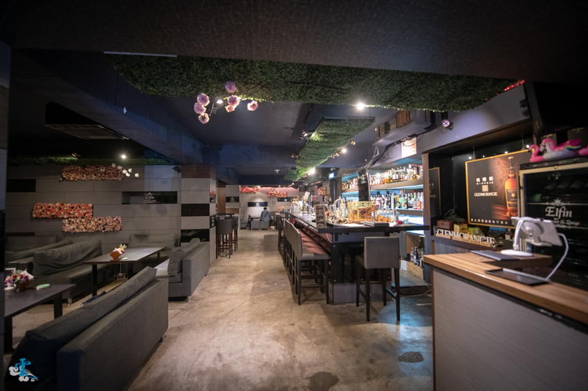 台北東區餐酒館》Elfin Restaurant & Lounge - 精靈魔幻調酒 好友小酌相聚 情人甜蜜浪漫時光 - 時空幻境 凌雲江海清
