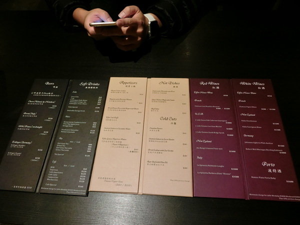 Elfin Restaurant & Lounge：【東區Lounge Bar推薦】Elfin Restaurant & Lounge~美酒、美食有著精靈魔法的氛圍~絕對要帶麻吉好友來放鬆紓壓的好地方喔!