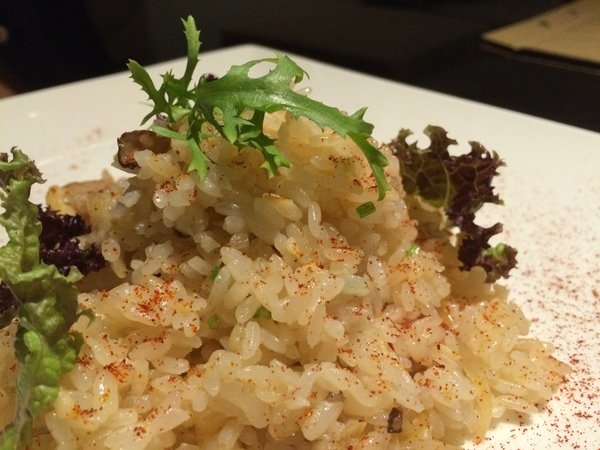 Elfin Restaurant & Lounge:【東區Lounge Bar推薦】Elfin Restaurant & Lounge~美酒、美食都在這~還有零距離魔術秀等你來欣賞!是三五好友放鬆聚會的好所在喔~