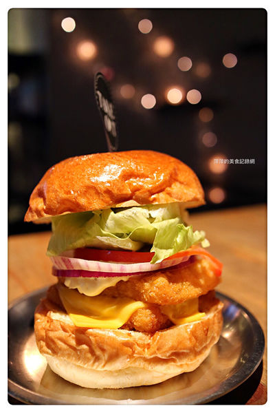 【台北美食】Take Out Burger & Cafe ~ 推薦近通化夜市美式餐廳❤️特製漢堡/炸物/咖啡 - 捷運六張犁站