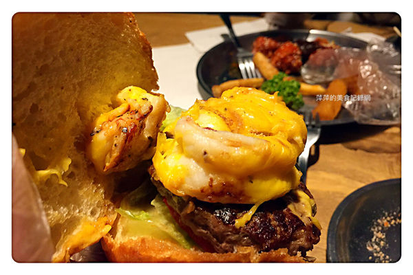 【台北美食】Take Out Burger & Cafe ~ 推薦近通化夜市美式餐廳❤️特製漢堡/炸物/咖啡 - 捷運六張犁站