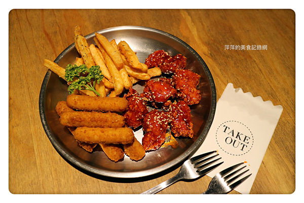 【台北美食】Take Out Burger & Cafe ~ 推薦近通化夜市美式餐廳❤️特製漢堡/炸物/咖啡 - 捷運六張犁站