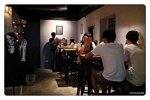 【台北美食】Take Out Burger & Cafe ~ 推薦近通化夜市美式餐廳❤️特製漢堡/炸物/咖啡 - 捷運六張犁站