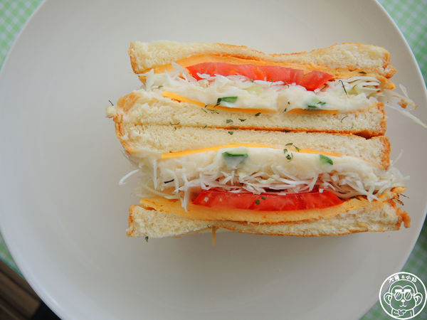 初鹿小站二店：呷飽祙【新北板橋･初鹿小站二店】純鮮乳做的吐司