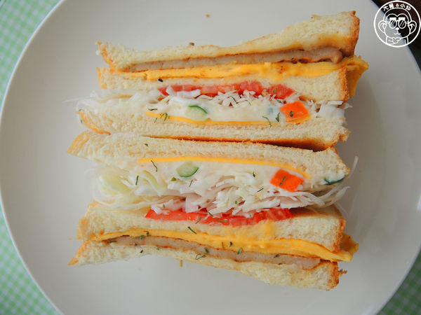 初鹿小站二店：呷飽祙【新北板橋･初鹿小站二店】純鮮乳做的吐司