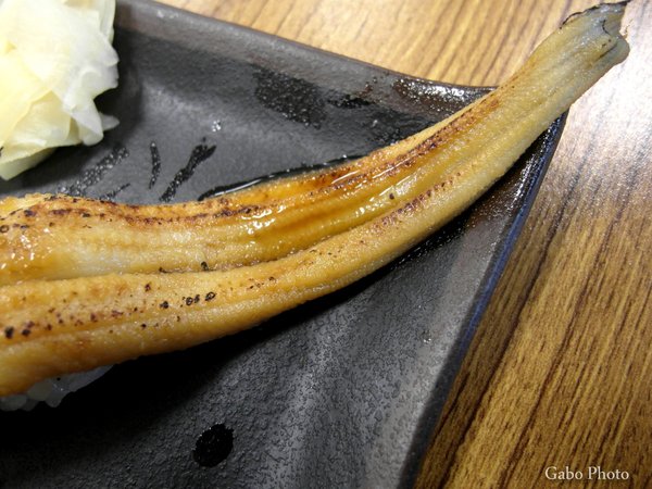 酒鶴壽司：【台南】酒鶴壽司，日式料理／男子漢の食吧丼！足足18種澎湃食材！