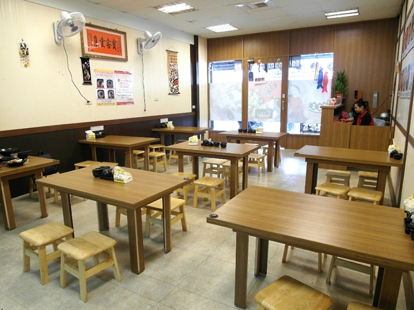 酒鶴壽司：【台南】酒鶴壽司，日式料理／男子漢の食吧丼！足足18種澎湃食材！