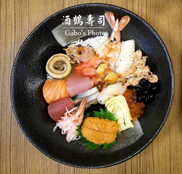 酒鶴壽司：【台南】酒鶴壽司，日式料理／男子漢の食吧丼！足足18種澎湃食材！