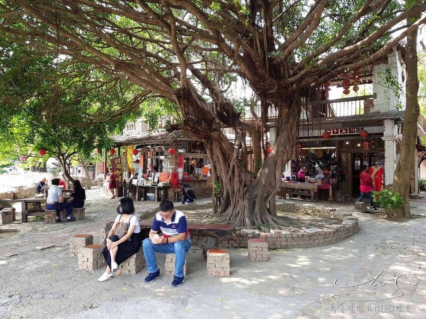 【台南景點】老塘湖藝術村 ➤ 穿越時空化身格格和皇帝,暢遊古城美景!台南學甲景點推薦!老塘湖藝術村戲服