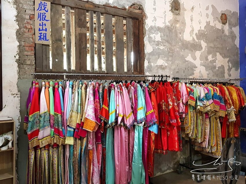 【台南景點】老塘湖藝術村 ➤ 穿越時空化身格格和皇帝,暢遊古城美景!台南學甲景點推薦!老塘湖藝術村戲服