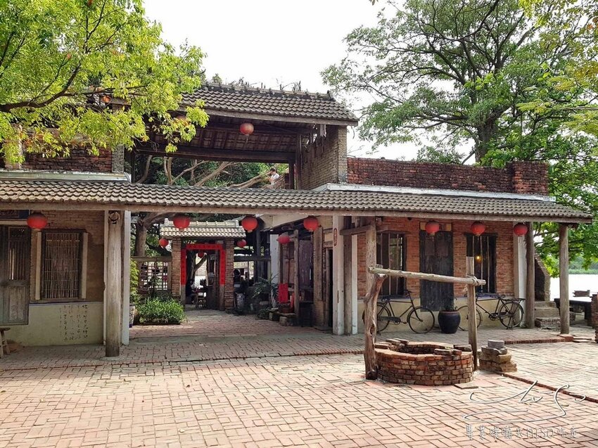 【台南景點】老塘湖藝術村 ➤ 穿越時空化身格格和皇帝,暢遊古城美景!台南學甲景點推薦!老塘湖藝術村戲服