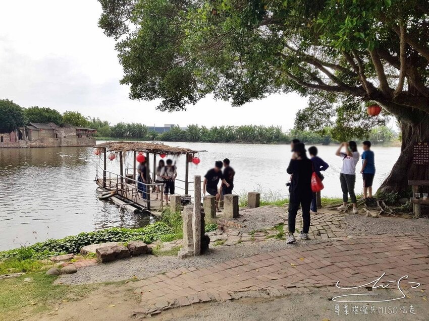 【台南景點】老塘湖藝術村 ➤ 穿越時空化身格格和皇帝,暢遊古城美景!台南學甲景點推薦!老塘湖藝術村戲服