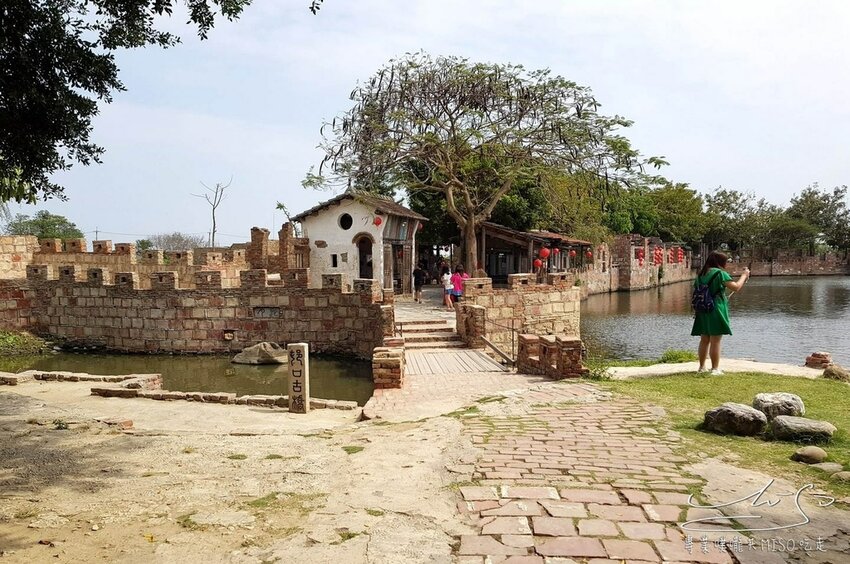 【台南景點】老塘湖藝術村 ➤ 穿越時空化身格格和皇帝,暢遊古城美景!台南學甲景點推薦!老塘湖藝術村戲服