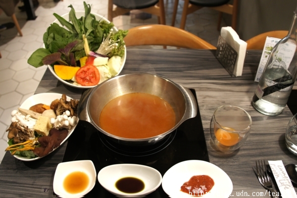 一個令人為之動容的生機餐廳--綠之巢