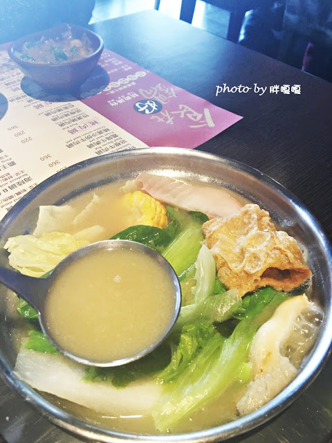 【台中 西屯】食在好鍋精緻鍋物 #肉盤給的超級大方，一起大口咬肉，大口喝湯，cp值破表，飲品暢飲、冰淇淋吃到飽