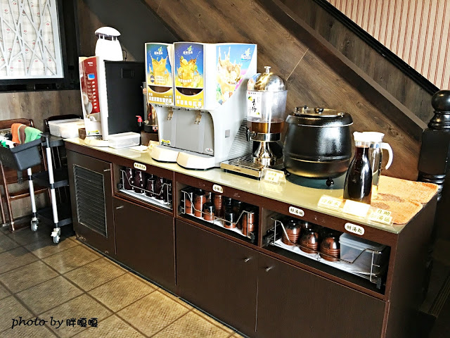 【台中 西屯】食在好鍋精緻鍋物 #肉盤給的超級大方，一起大口咬肉，大口喝湯，cp值破表，飲品暢飲、冰淇淋吃到飽