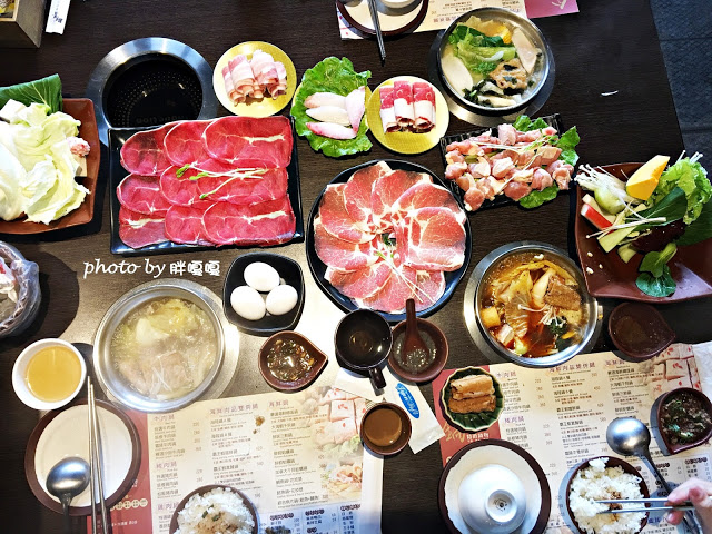 【台中 西屯】食在好鍋精緻鍋物 #肉盤給的超級大方，一起大口咬肉，大口喝湯，cp值破表，飲品暢飲、冰淇淋吃到飽