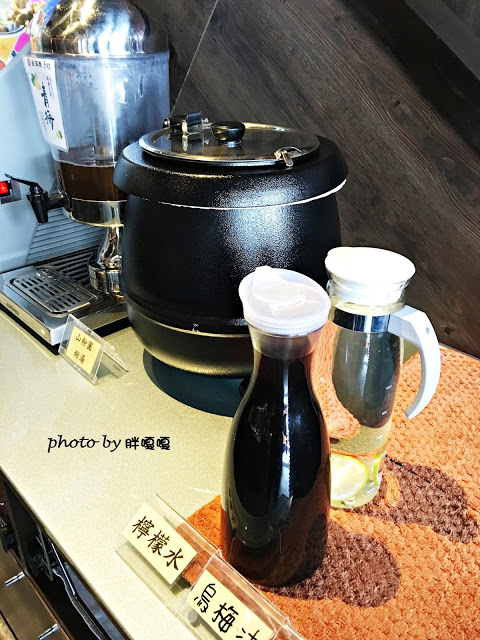 【台中 西屯】食在好鍋精緻鍋物 #肉盤給的超級大方，一起大口咬肉，大口喝湯，cp值破表，飲品暢飲、冰淇淋吃到飽