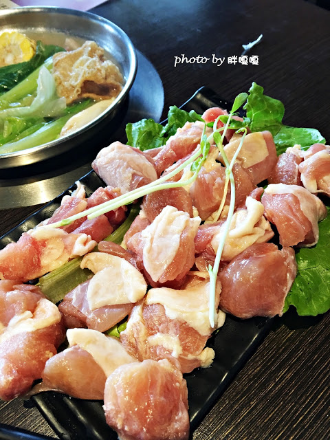 【台中 西屯】食在好鍋精緻鍋物 #肉盤給的超級大方，一起大口咬肉，大口喝湯，cp值破表，飲品暢飲、冰淇淋吃到飽