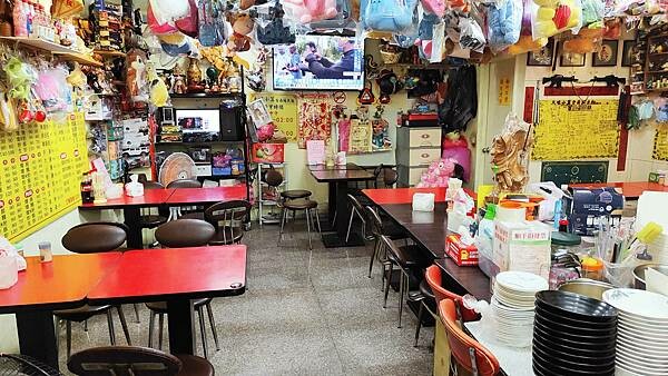 【板橋美食】大吃小算小吃店｜大快爆炒酸酸甜甜的鱔魚麵