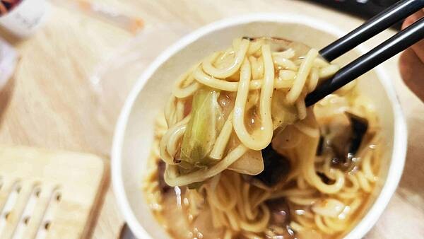 【板橋美食】大吃小算小吃店｜大快爆炒酸酸甜甜的鱔魚麵