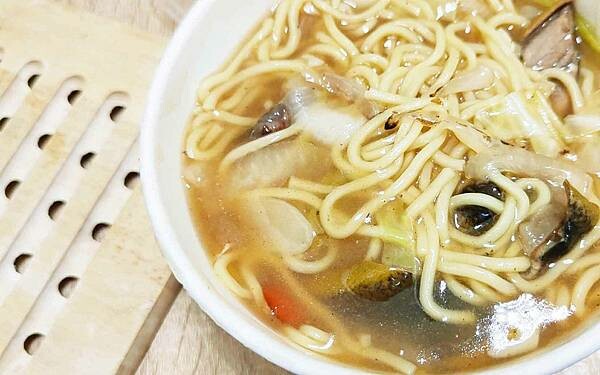 【板橋美食】大吃小算小吃店｜大快爆炒酸酸甜甜的鱔魚麵
