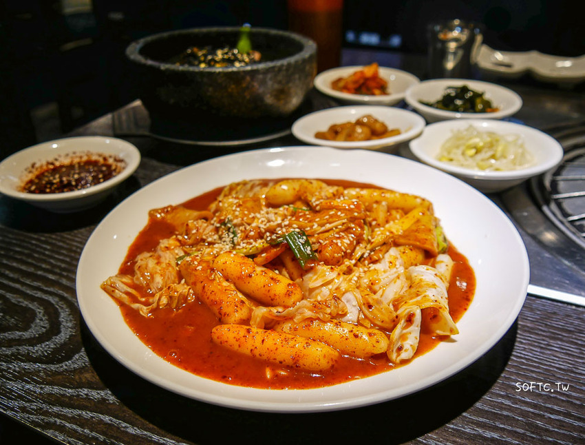 中山區韓式料理》三兄弟韓式料理●一秒到韓國~來行天宮吃道地韓式料理吧! 三兄弟烤肉超澎湃小菜還可無限續 - 軟西，遊記