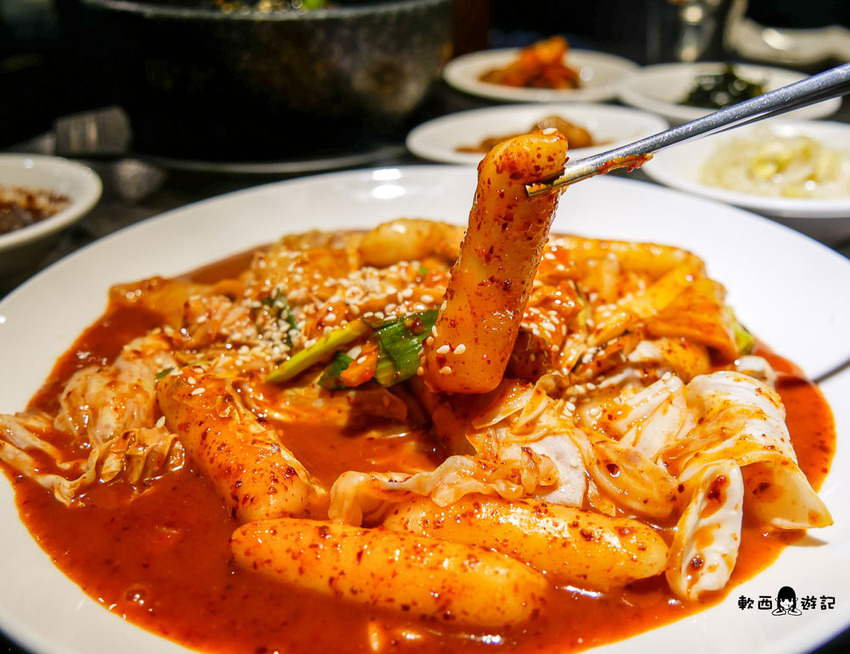 中山區韓式料理》三兄弟韓式料理●一秒到韓國~來行天宮吃道地韓式料理吧! 三兄弟烤肉超澎湃小菜還可無限續 - 軟西，遊記