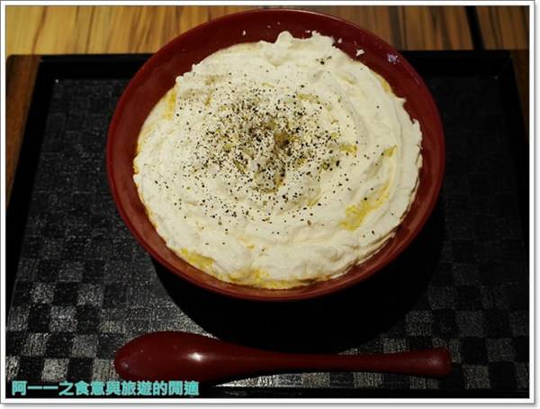 食屋重次郎：捷運中山站 食屋重次郎 雪花咖哩烏龍麵/巨無霸咖哩飯～東京當紅神奇幕斯烏龍麵等你來試試