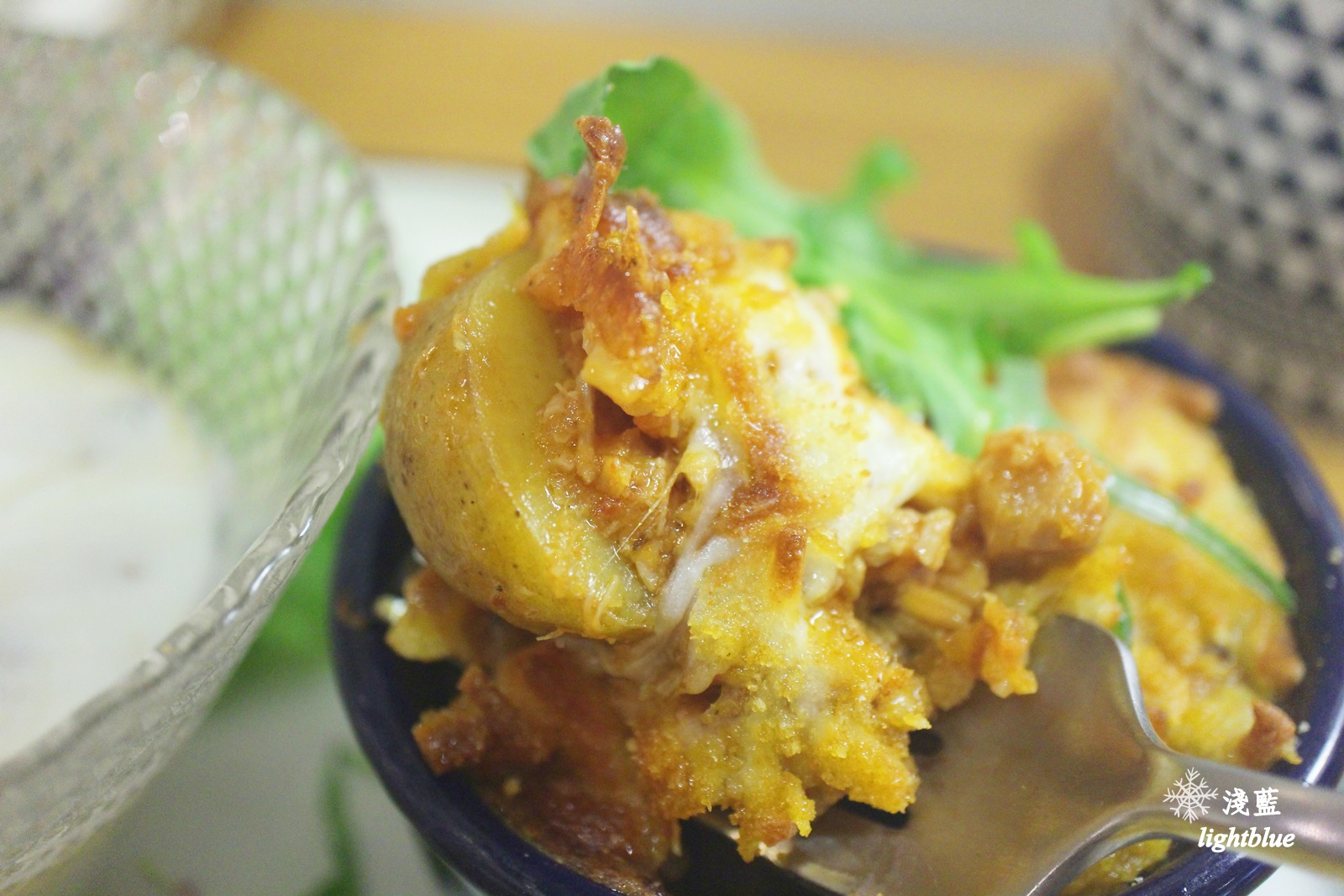 [ 中正紀念堂站美食 ] 淺藍 × 生活在他方 elsewhere cafe～草莓、抹茶千層，還有主廚特製無菜單早午餐